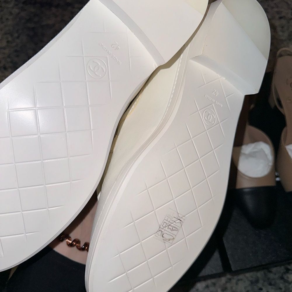 Chanel White Turnlock Quilted Loafers 42 - Picture 3 of 5
